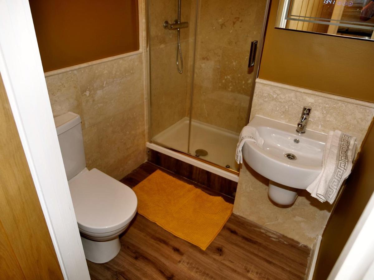 Ultra Deluxe Versace Apartment Near Sheffield Full Sky Tv روثيرهام المظهر الخارجي الصورة
