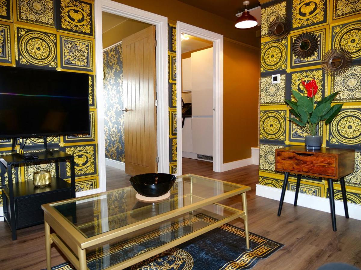 Ultra Deluxe Versace Apartment Near Sheffield Full Sky Tv روثيرهام المظهر الخارجي الصورة