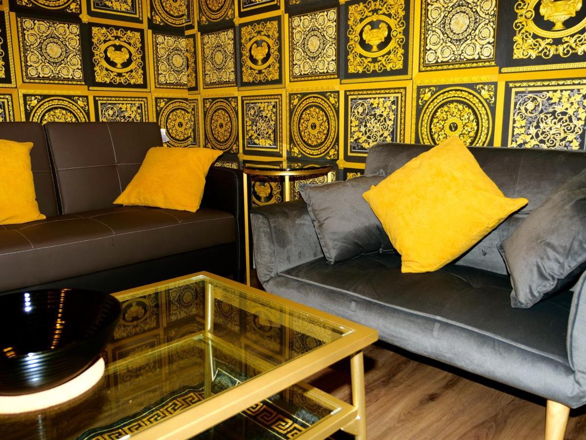 Ultra Deluxe Versace Apartment Near Sheffield Full Sky Tv روثيرهام المظهر الخارجي الصورة