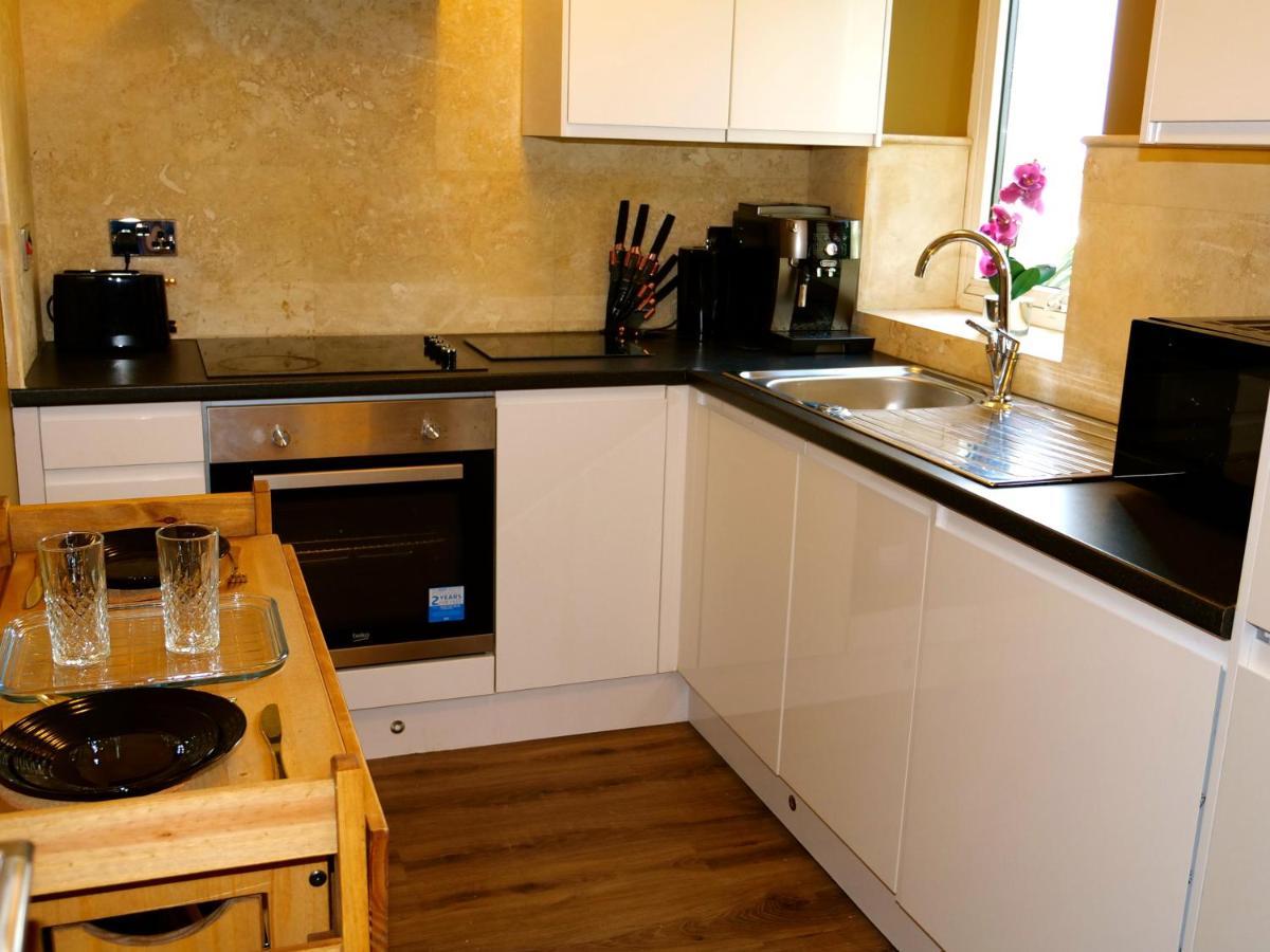 Ultra Deluxe Versace Apartment Near Sheffield Full Sky Tv روثيرهام المظهر الخارجي الصورة